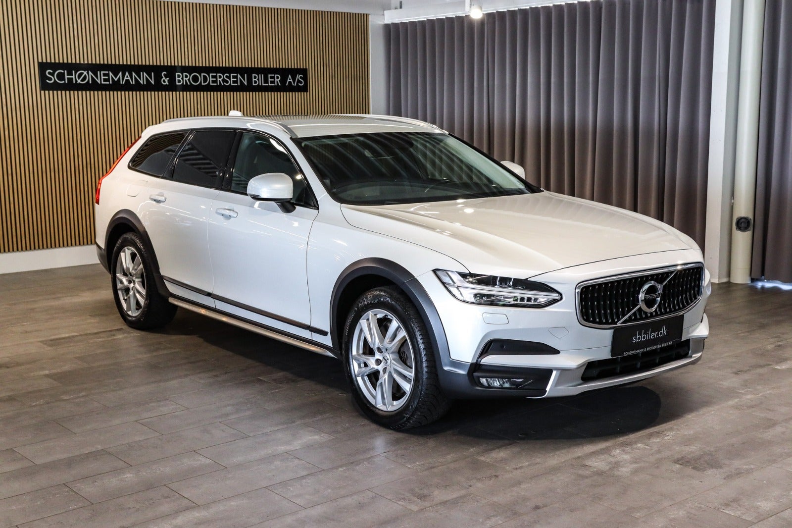 Billede af Volvo V90 CC 2,0 D4 190 Momentum aut. AWD