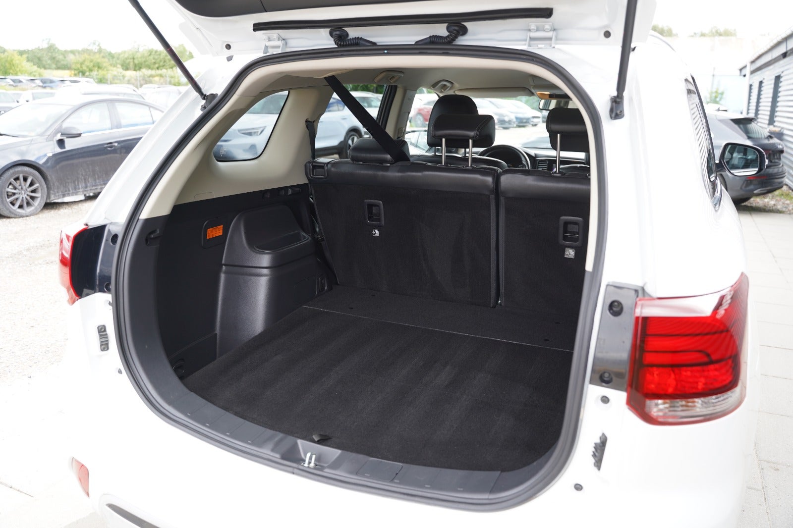 Billede af Mitsubishi Outlander 2,4 PHEV Inform+ CVT 4WD