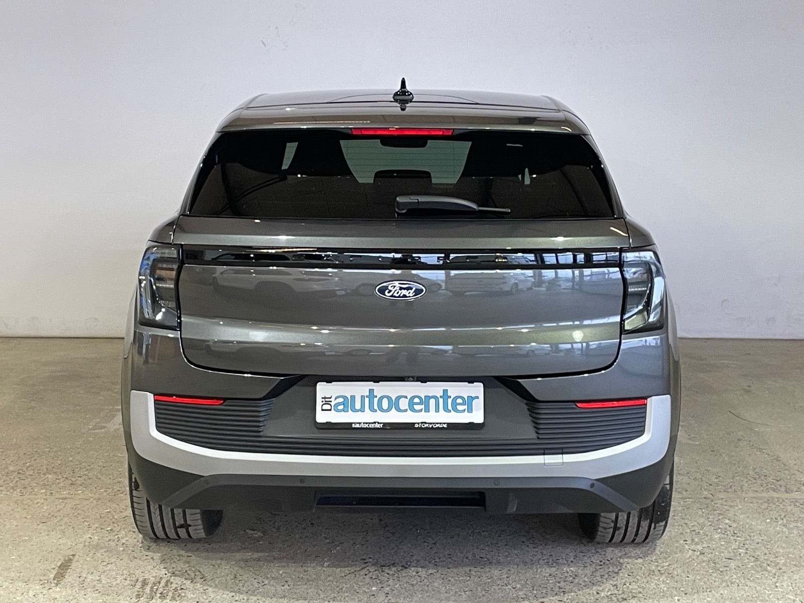 Ford Explorer Premium Extended Range