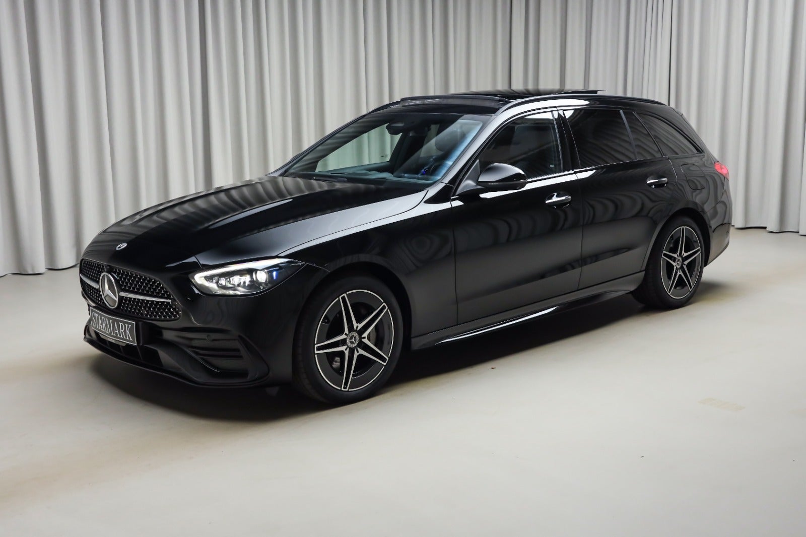 Mercedes-Benz C 300 e (1/8)
