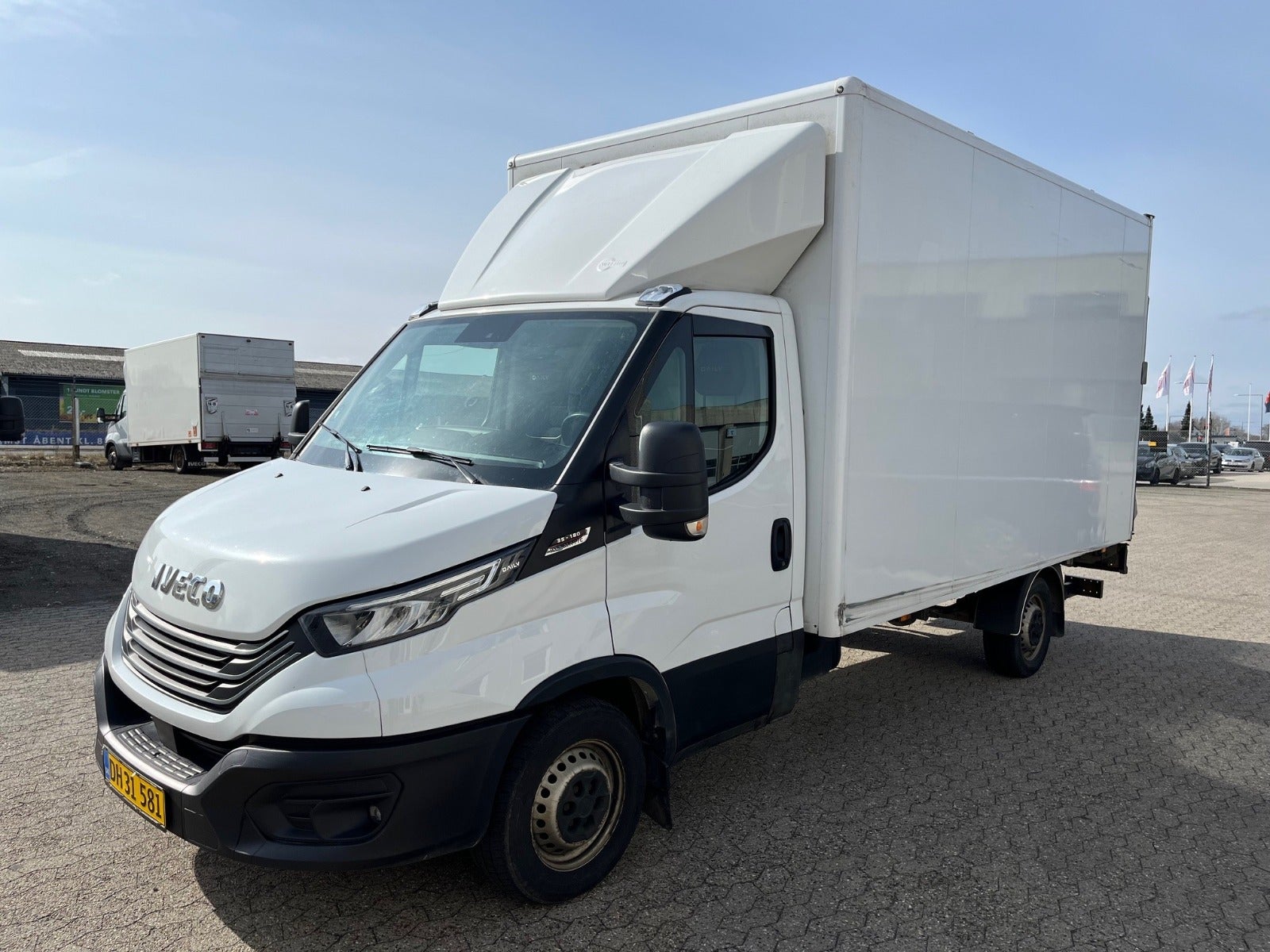 Billede af Iveco Daily 3,0 35S18 Box m/lift AG8