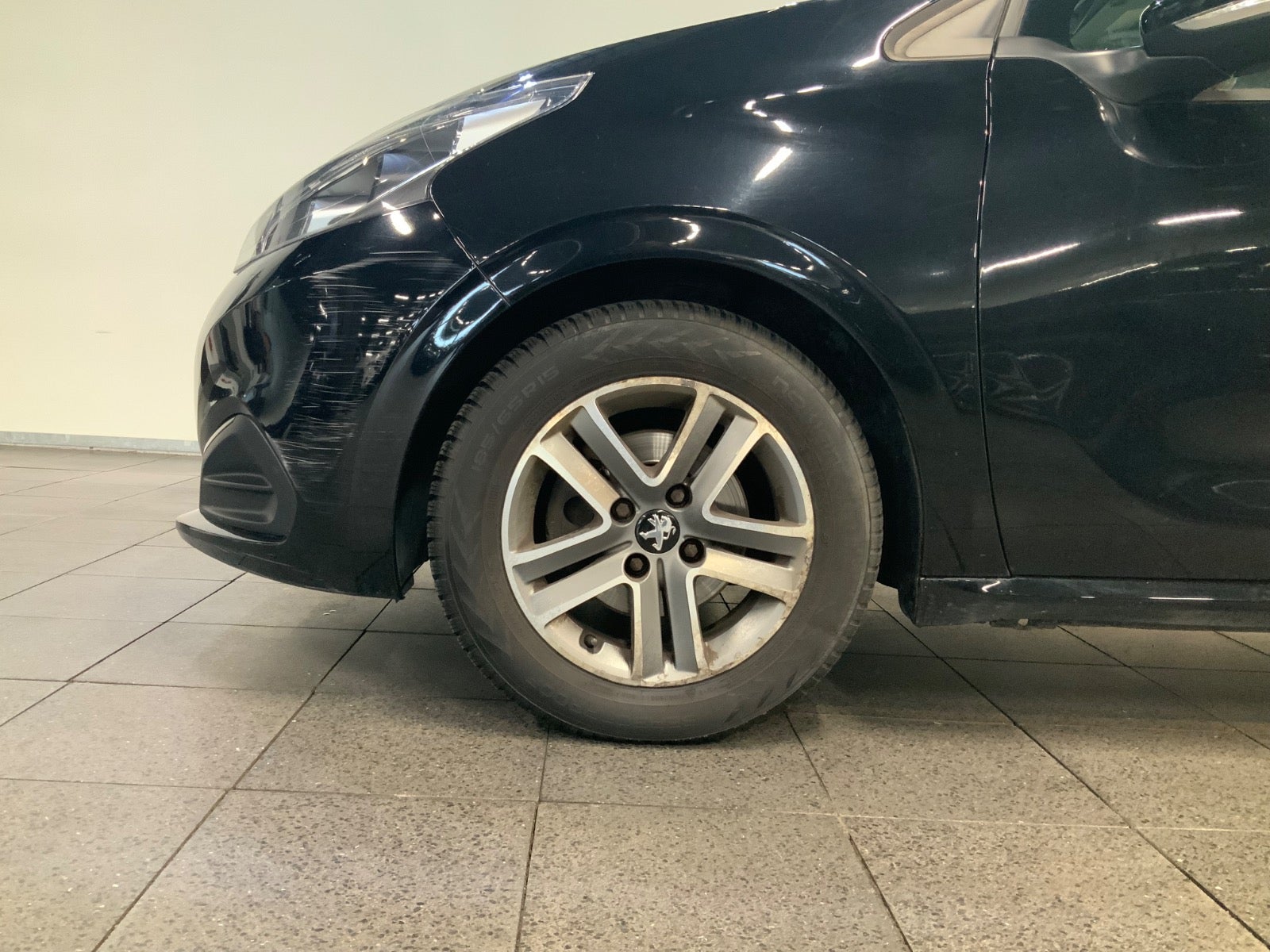 Peugeot 208 (3/8)