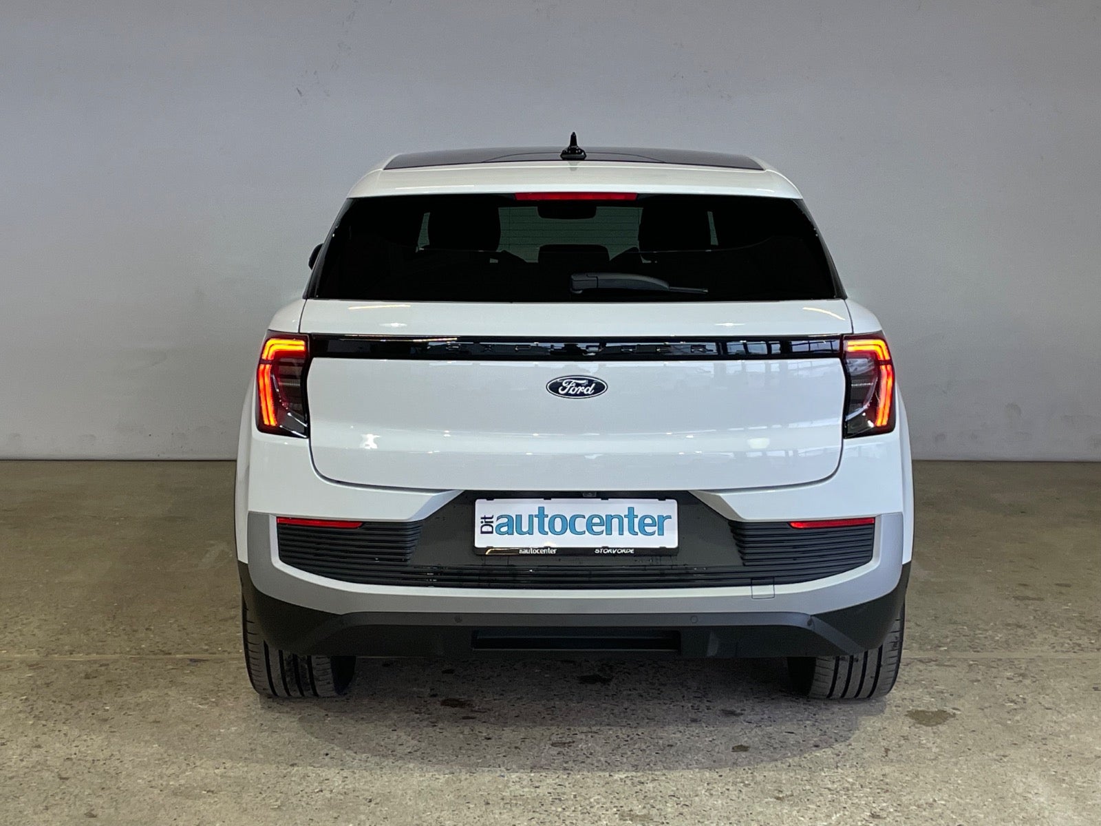 Ford Explorer Premium Extended Range AWD