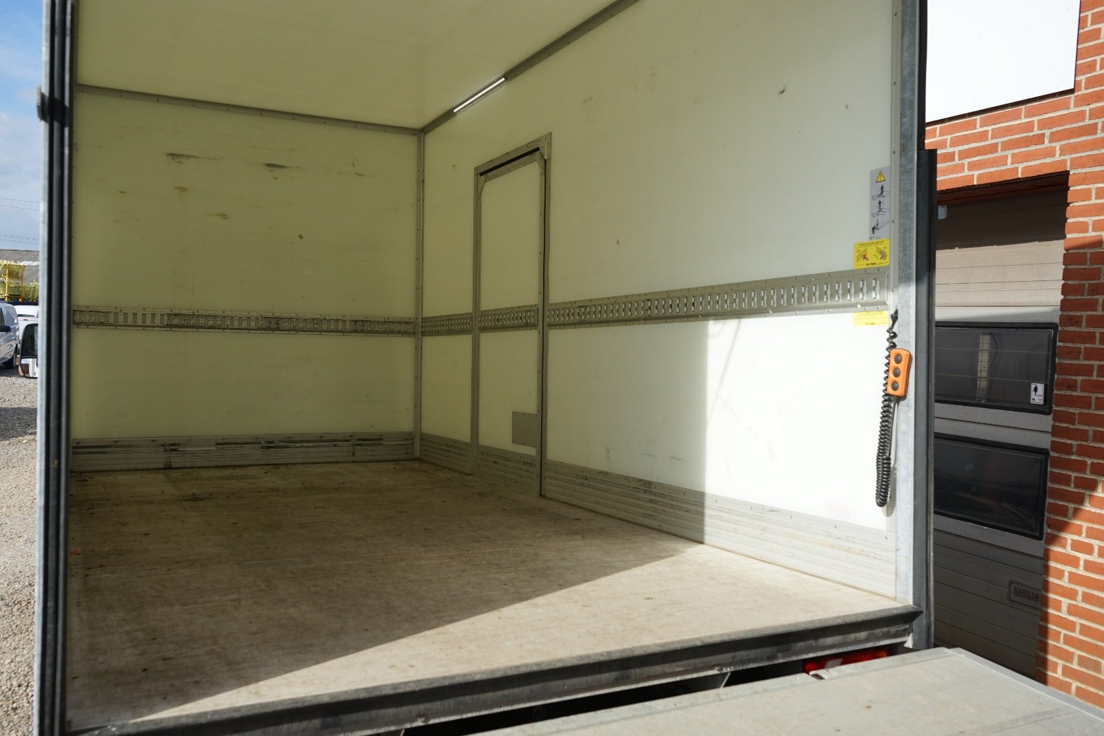 Billede af Iveco Daily 3,0 35S18 4100mm Box m/lift AG8