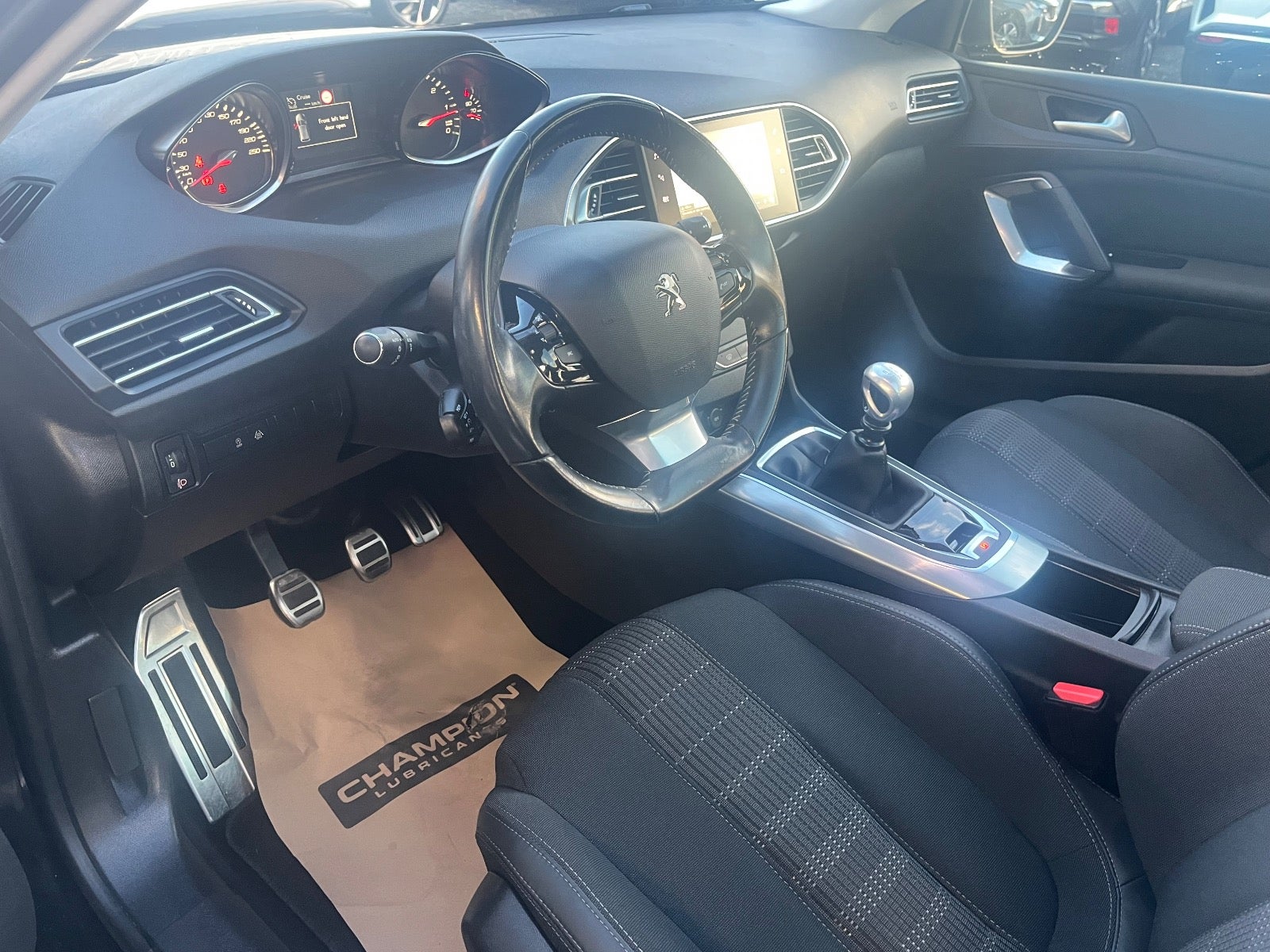 Billede af Peugeot 308 1,6 BlueHDi 120 Allure Sky