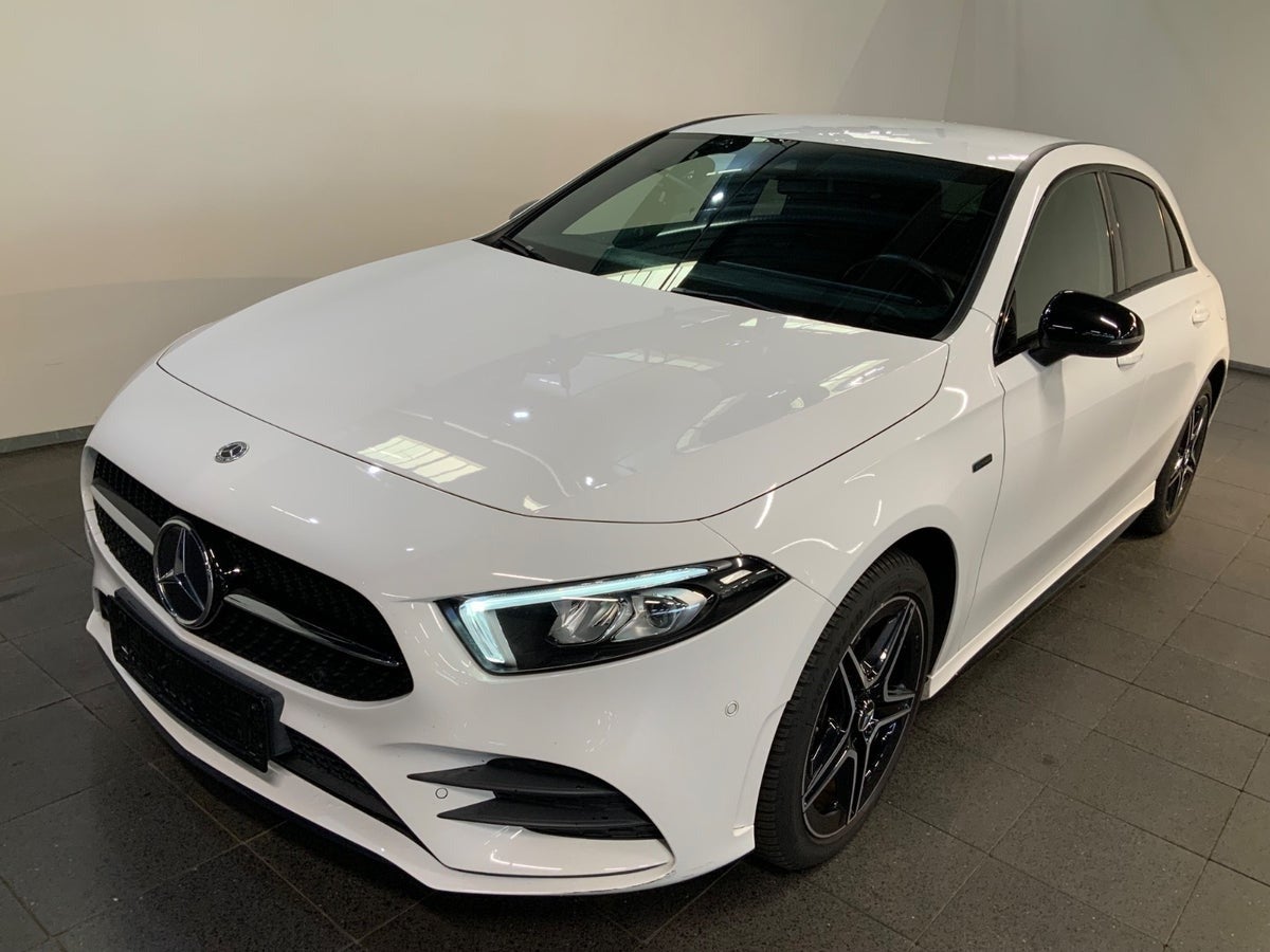 Mercedes-Benz A 250 e (1/8)