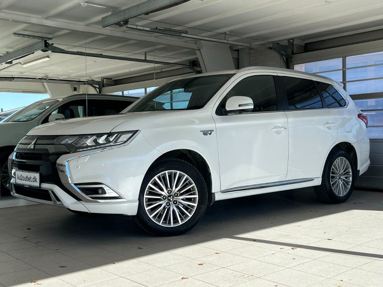 Mitsubishi Outlander PHEV Instyle CVT 4WD