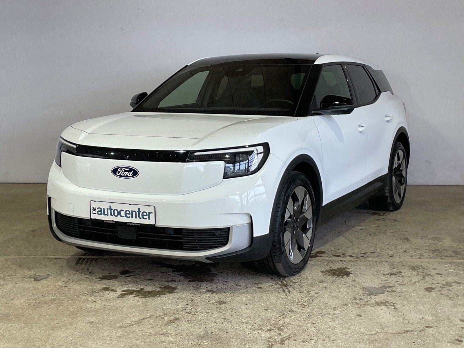 Ford Explorer Premium Extended Range