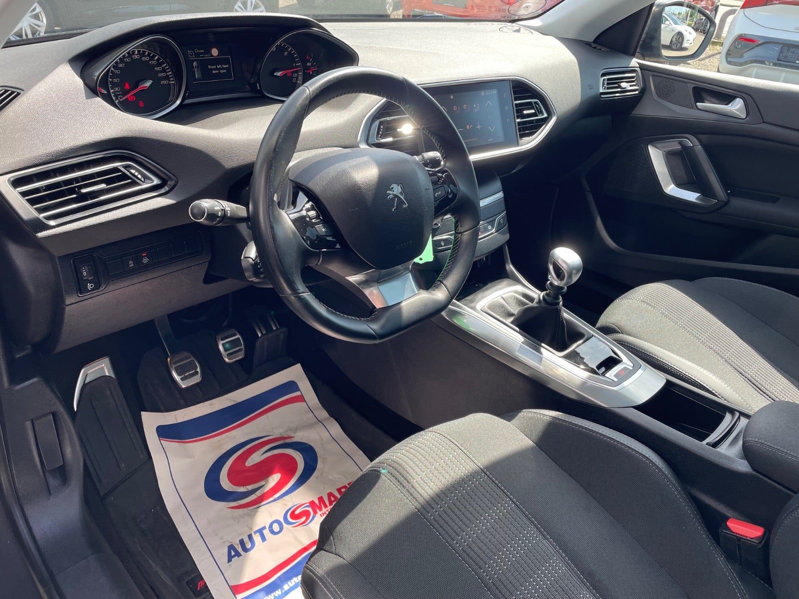 Billede af Peugeot 308 1,5 BlueHDi 130 Allure Sky