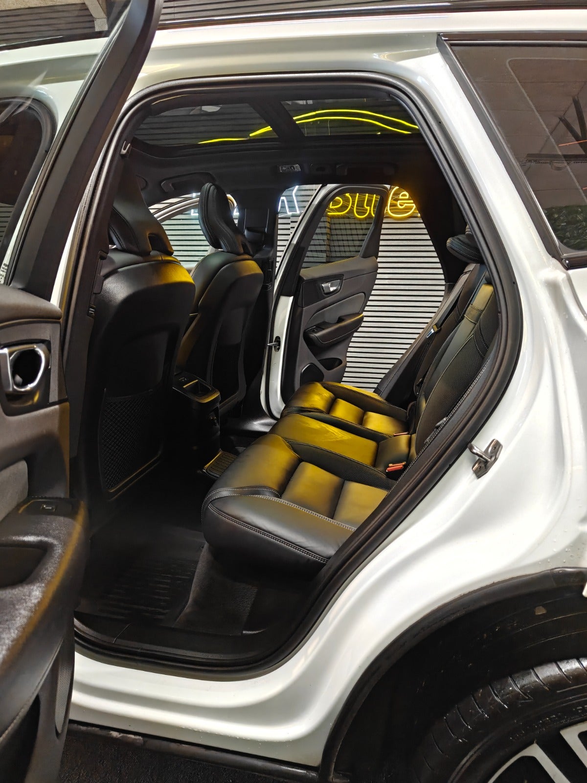 Billede af Volvo XC60 2,0 T8 ReCharge R-Design aut. AWD