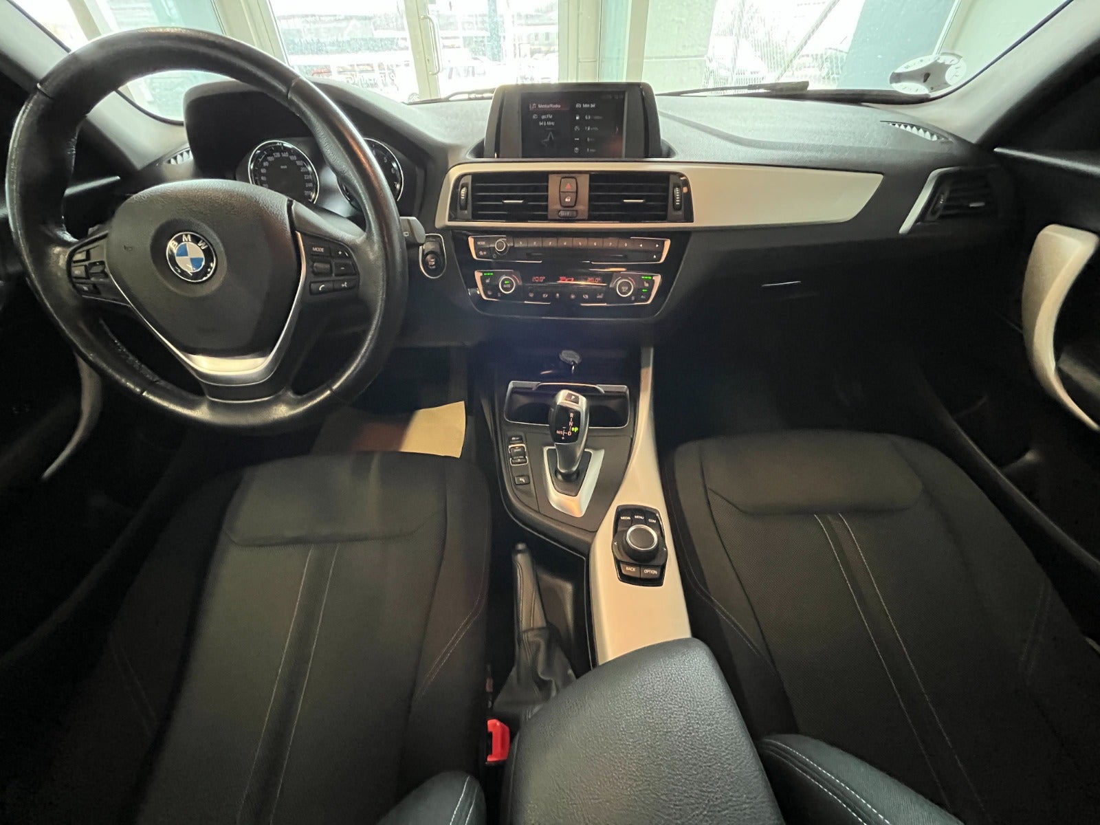 Billede af BMW 118i 1,5 Connected aut.