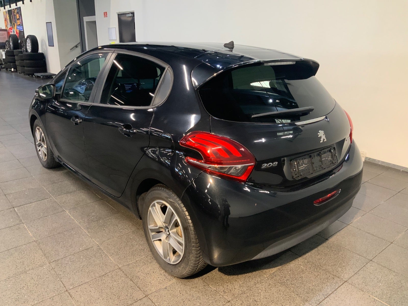 Peugeot 208 (4/8)