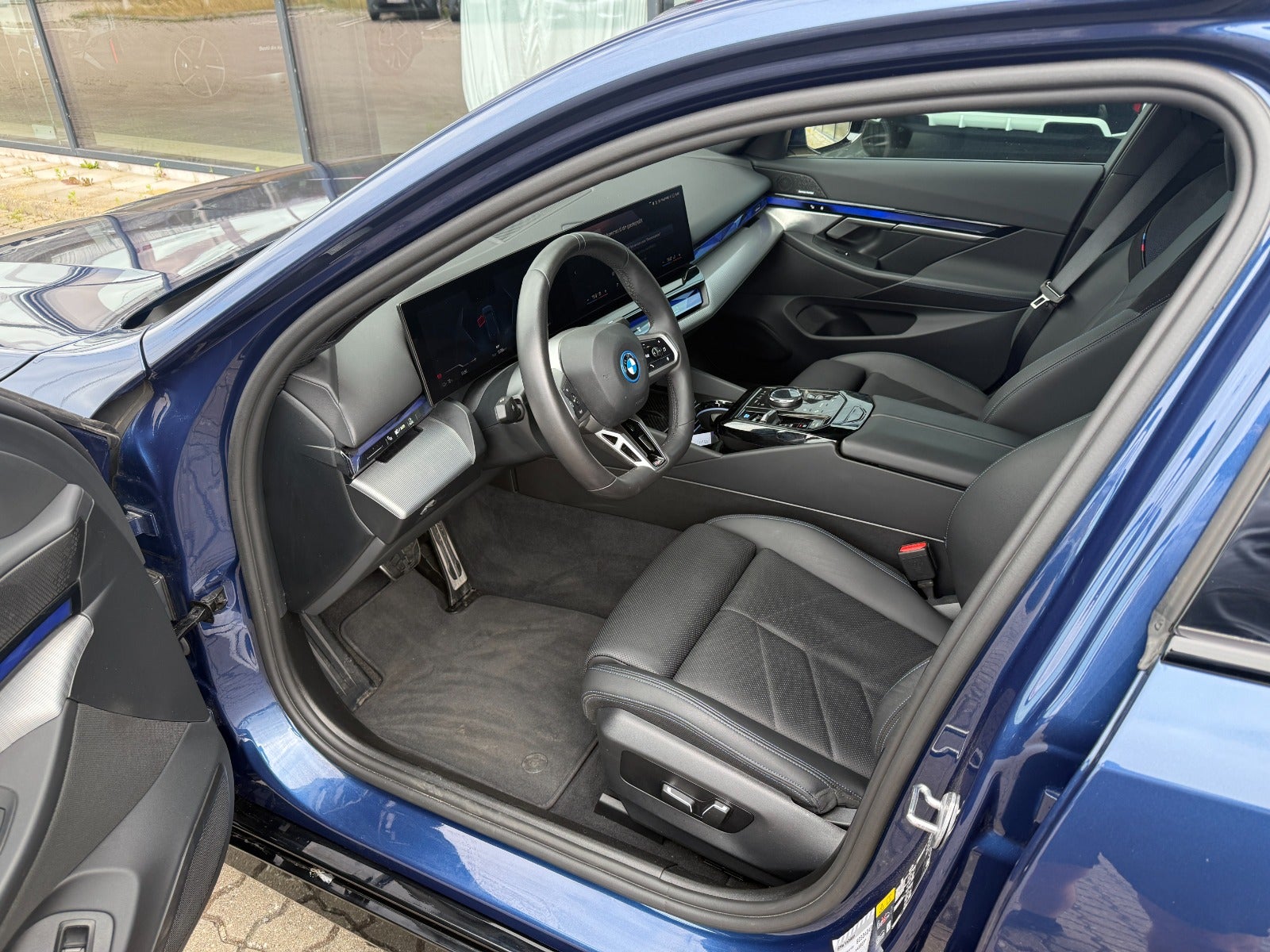 BMW i5 eDrive40 M-Sport 4d - 6