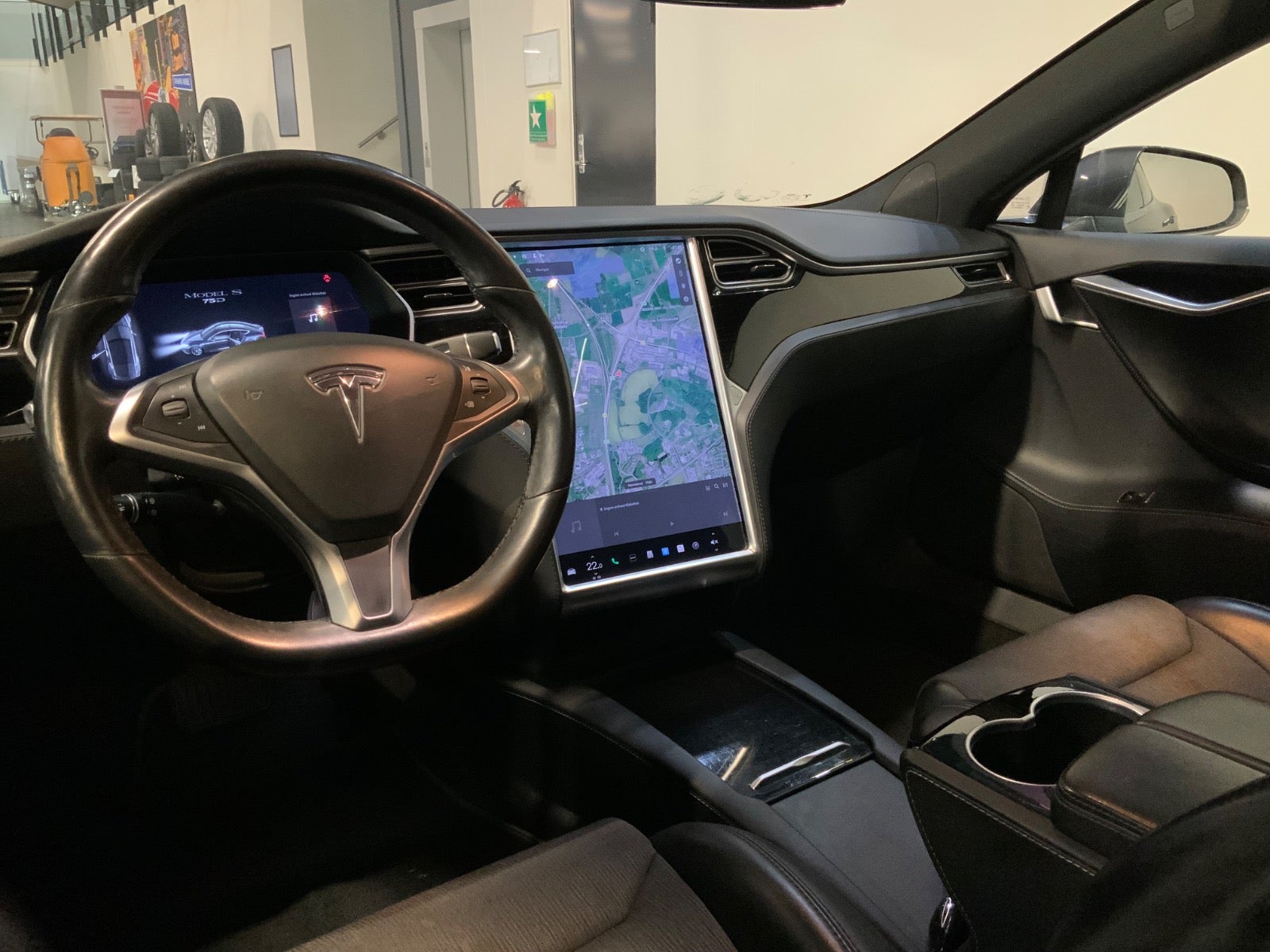 Tesla Model S (8/8)
