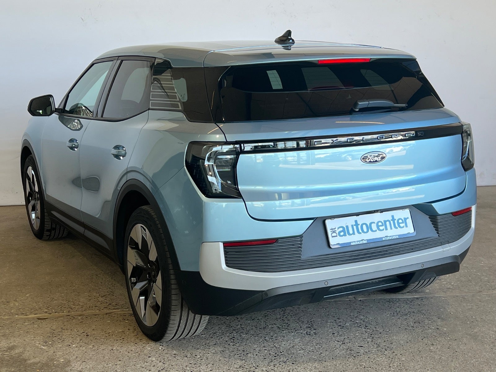 Ford Explorer Premium Extended Range