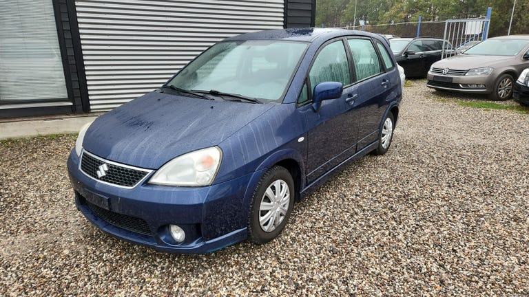 Suzuki Liana