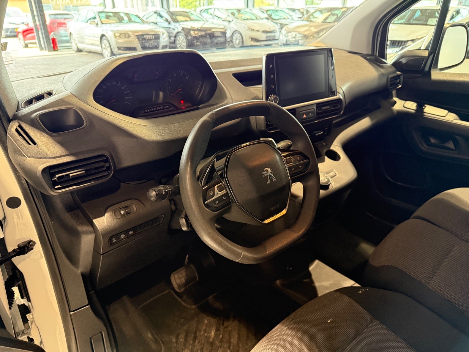 Billede af Peugeot Partner 1,5 BlueHDi 130 L1V1 Plus EAT8 Van