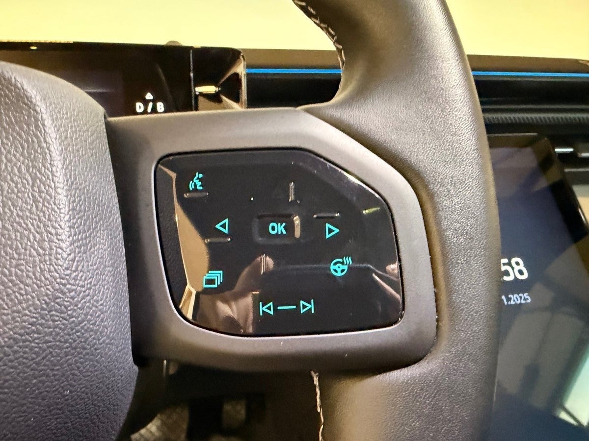 Ford Explorer Premium Extended Range