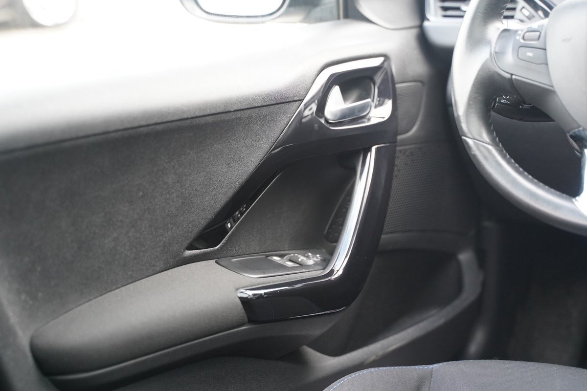 Billede af Peugeot 208 1,5 BlueHDi 100 Signature Sky