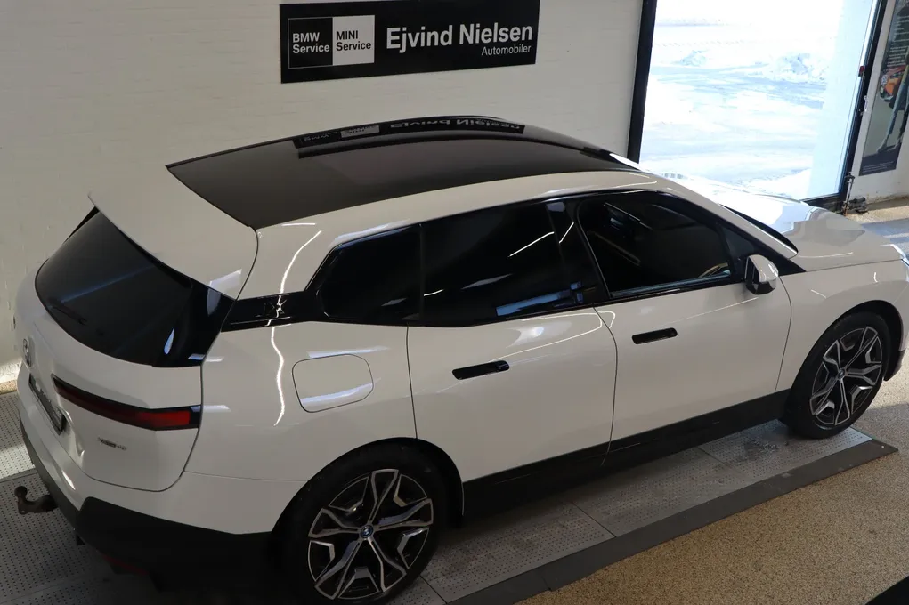 BMW iX xDrive40 Fully Charged