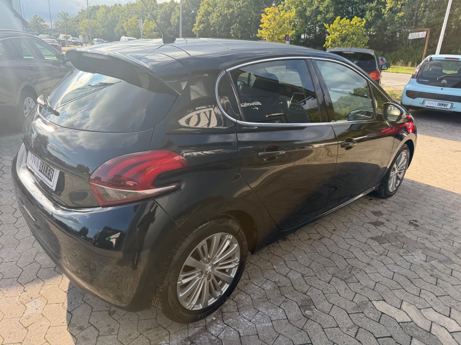 Billede af Peugeot 208 1,6 BlueHDi 100 Allure Sky