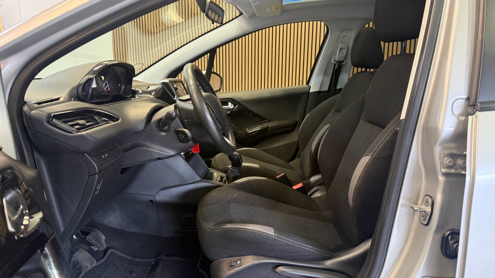 Billede af Peugeot 208 1,6 BlueHDi 100 Desire Sky