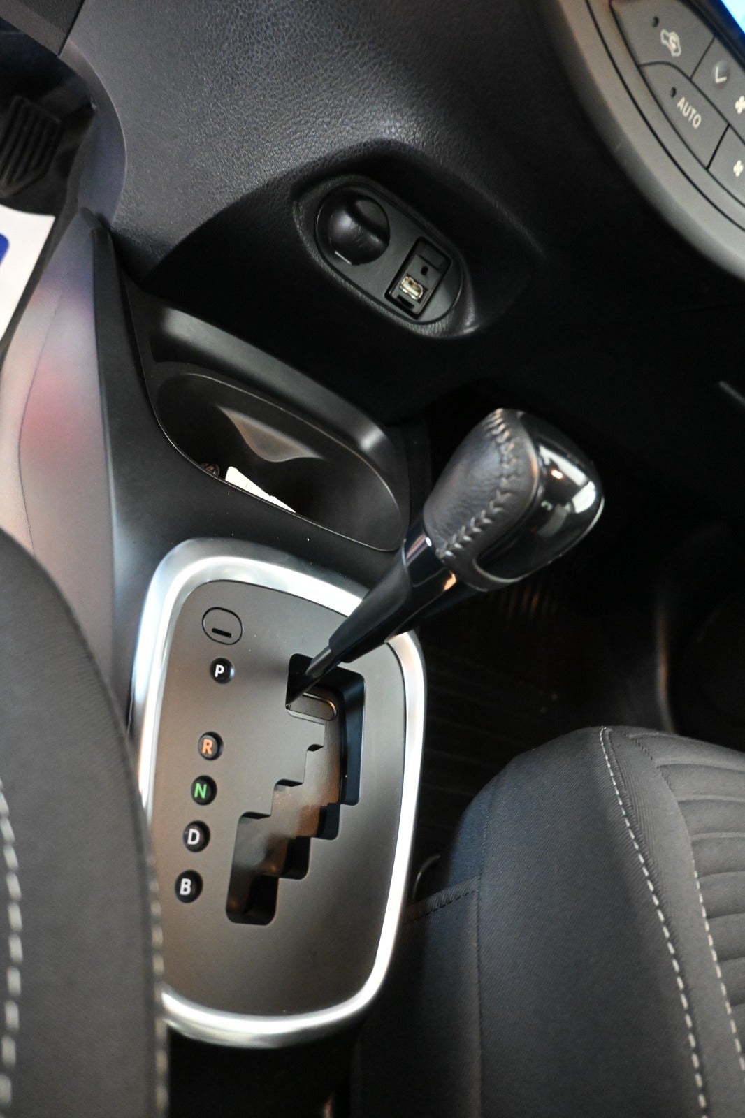 Toyota Yaris Hybrid H3 Limited Smart e-CVT