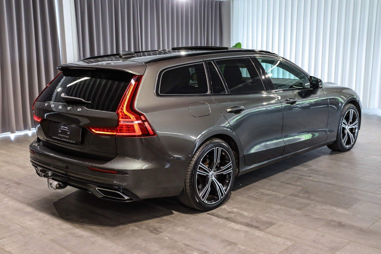 Billede af Volvo V60 2,0 T8 ReCharge R-Design aut. AWD