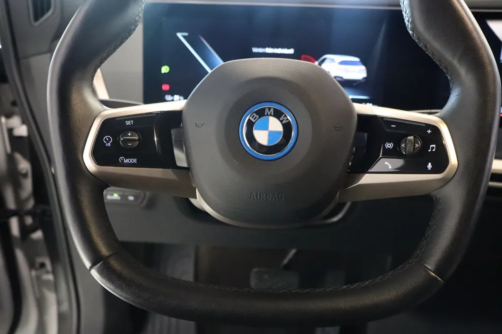 BMW iX xDrive40 Fully Charged