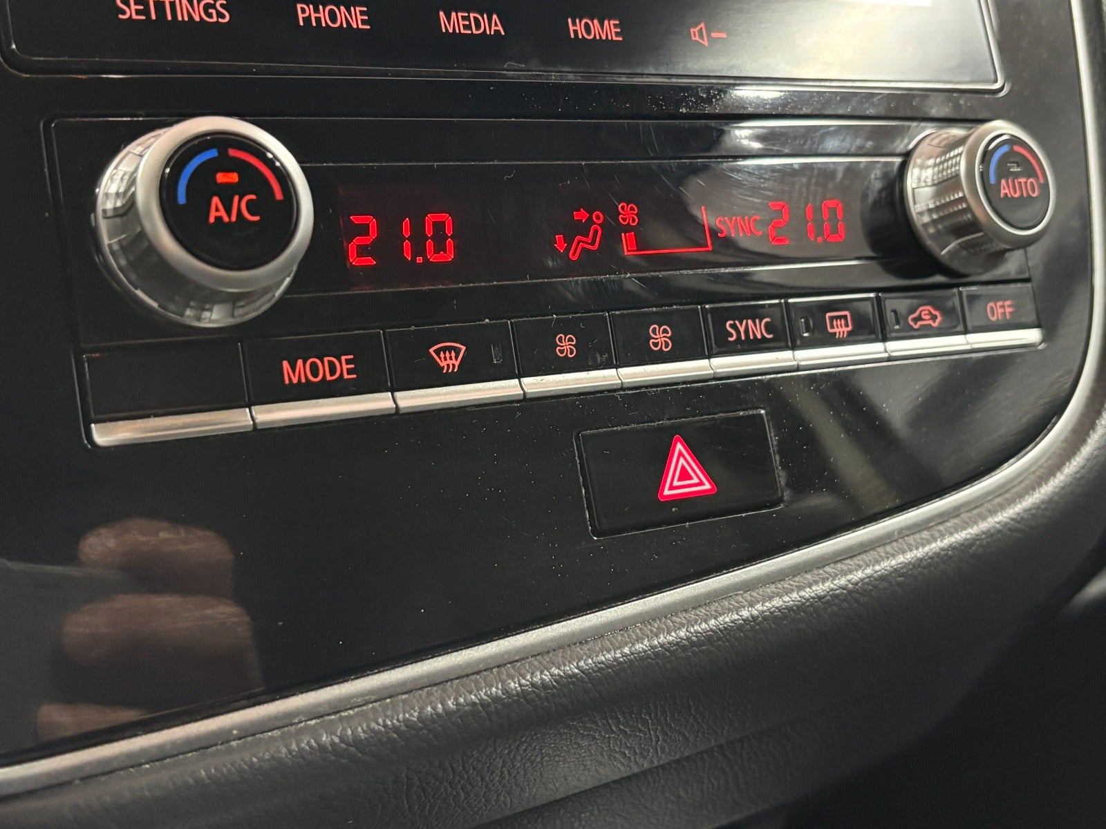 Billede af Mitsubishi Outlander 2,4 PHEV Invite CVT 4WD