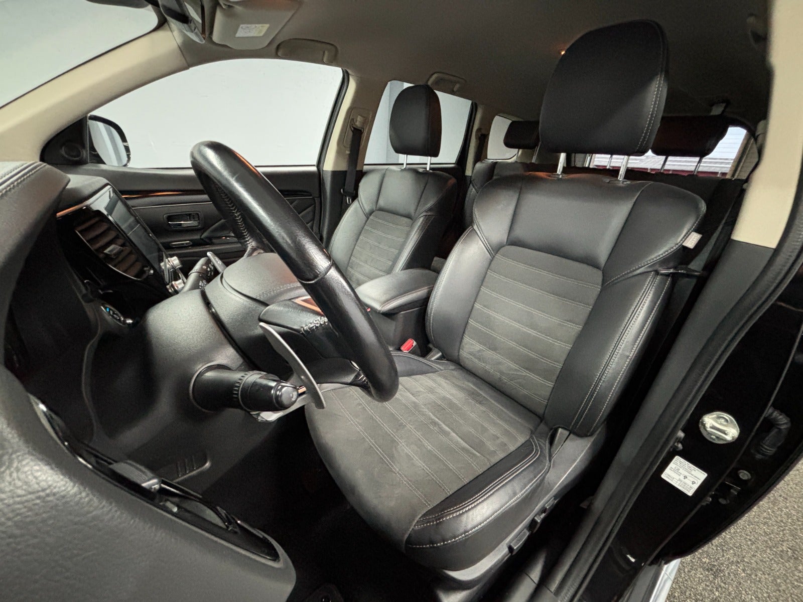 Billede af Mitsubishi Outlander 2,4 PHEV Intense CVT 4WD