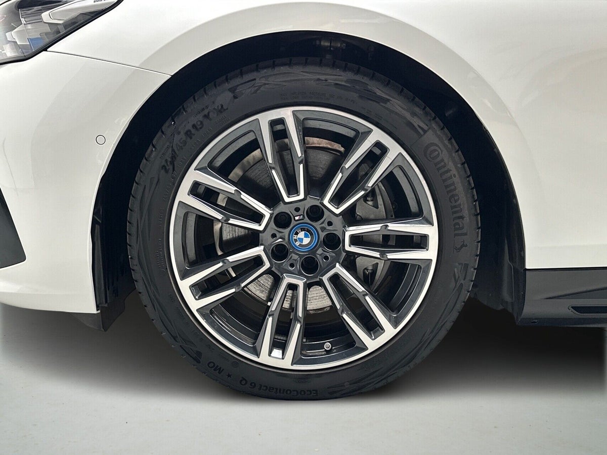 BMW i5 eDrive40 Touring M-Sport billede 8