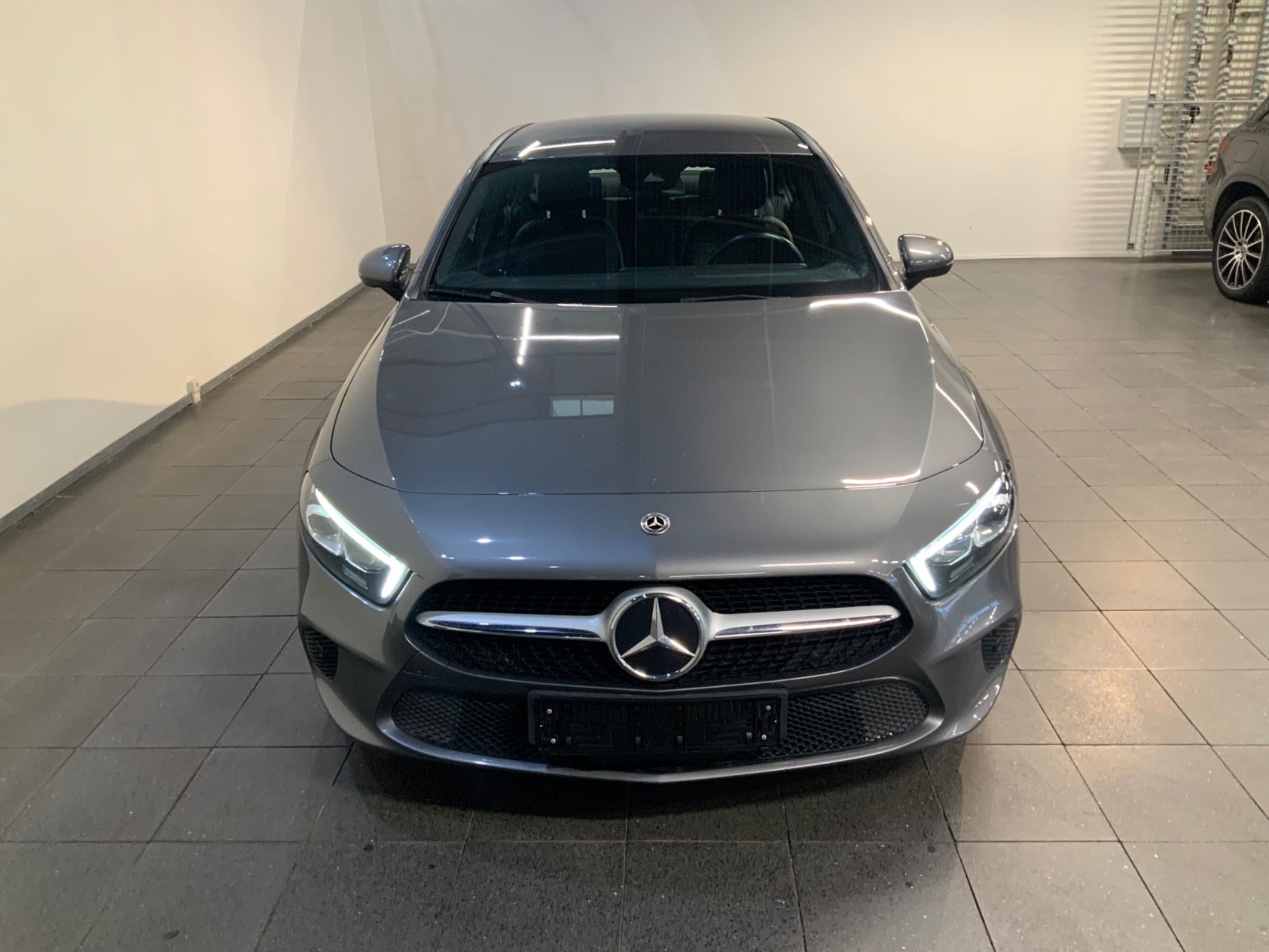 Mercedes-Benz A 200 d (2/8)