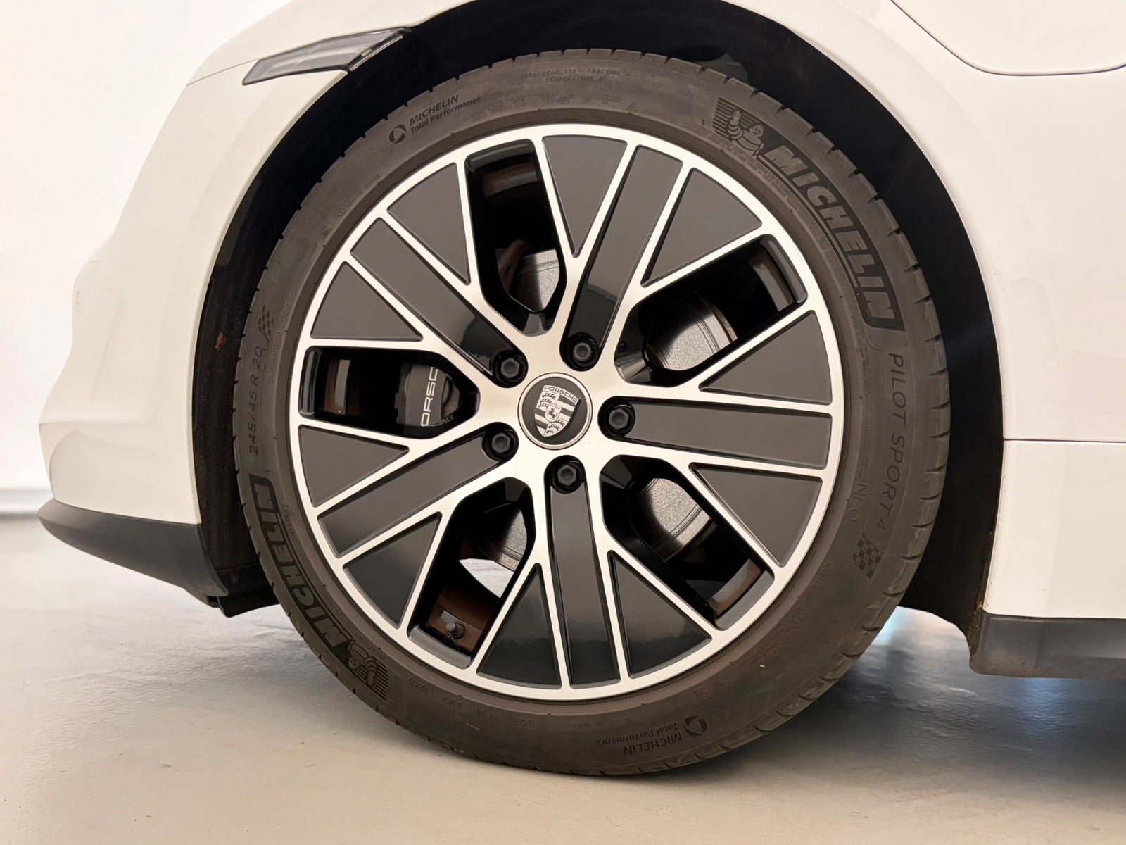 Porsche – Taycan