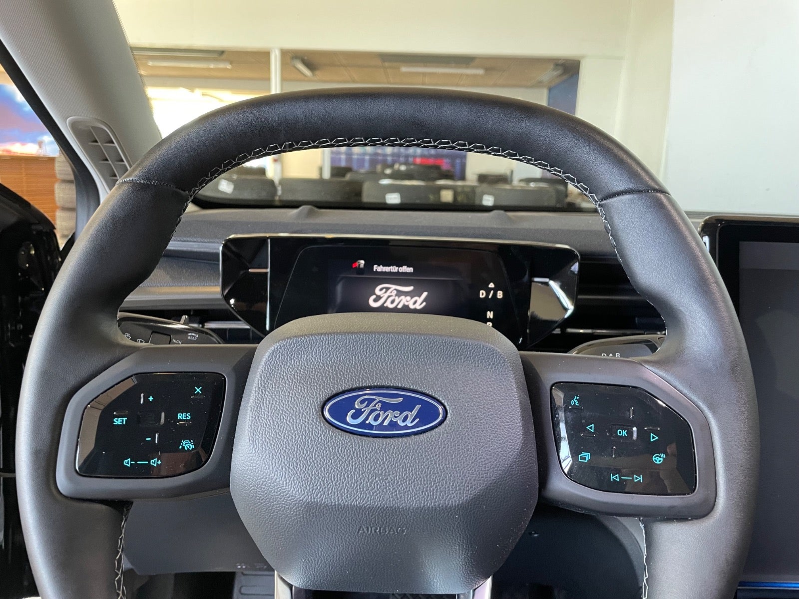 Ford Explorer Select Extended Range AWD