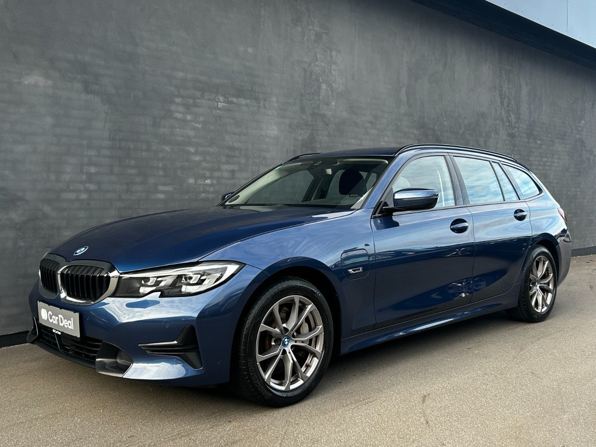 BMW 330e billede
