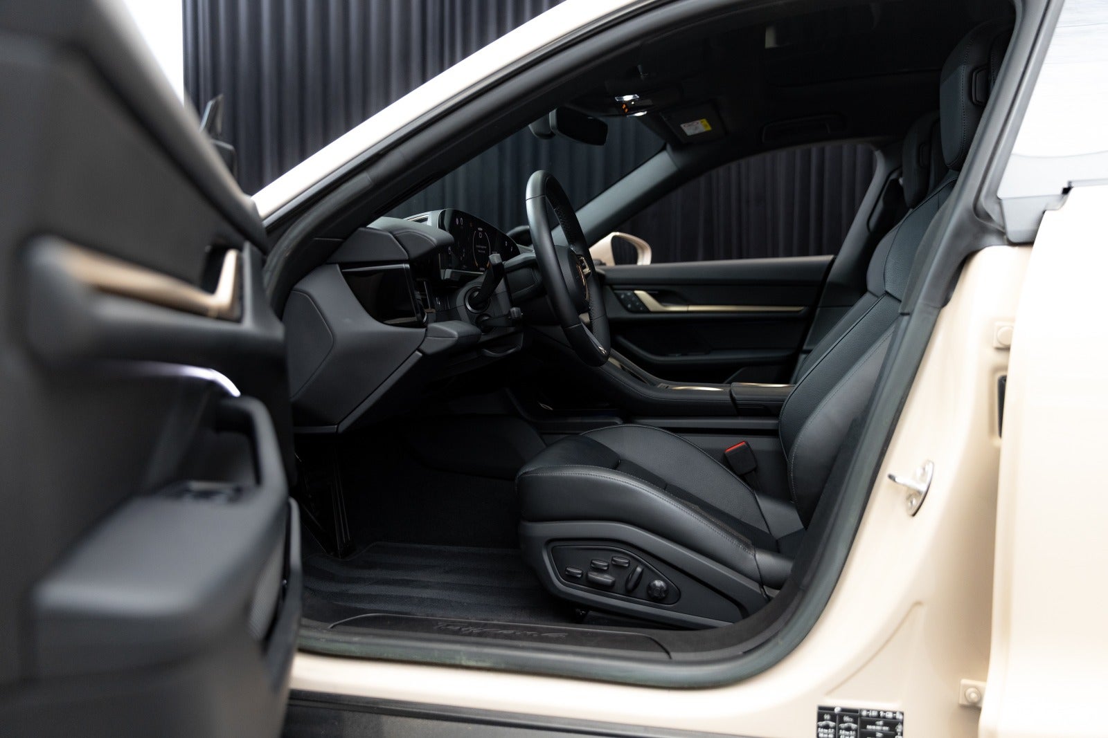 Gallery image 14 of 19