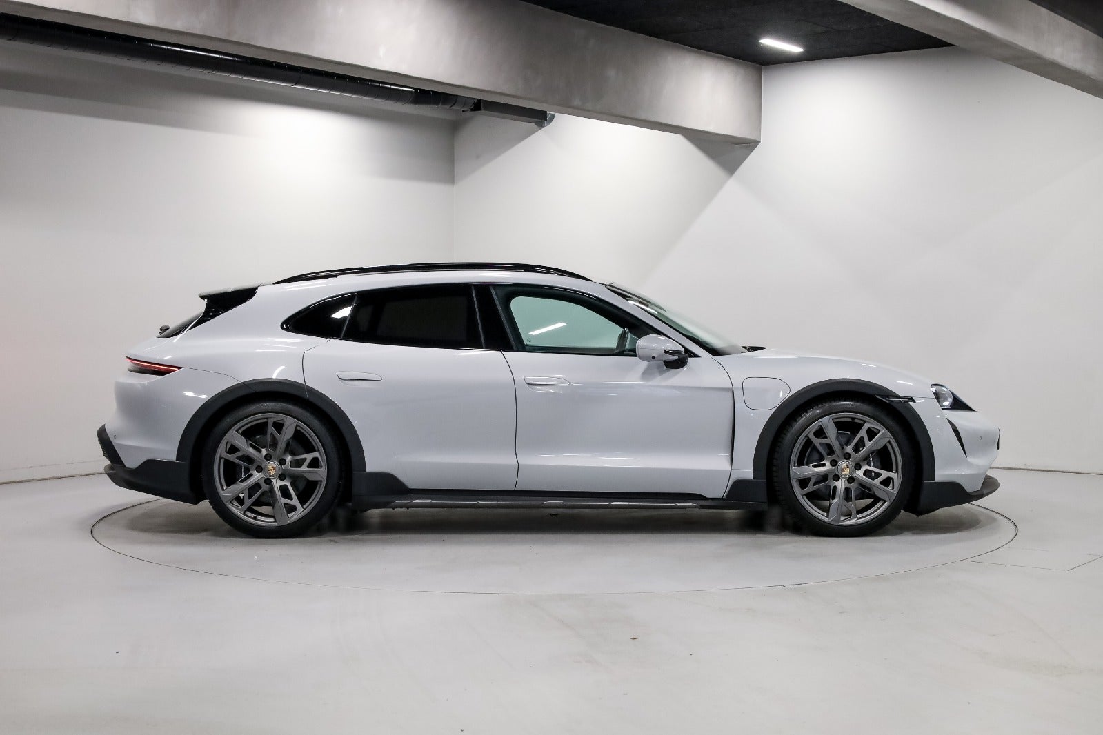 Porsche Taycan 4 Performance+ Cross Turismo