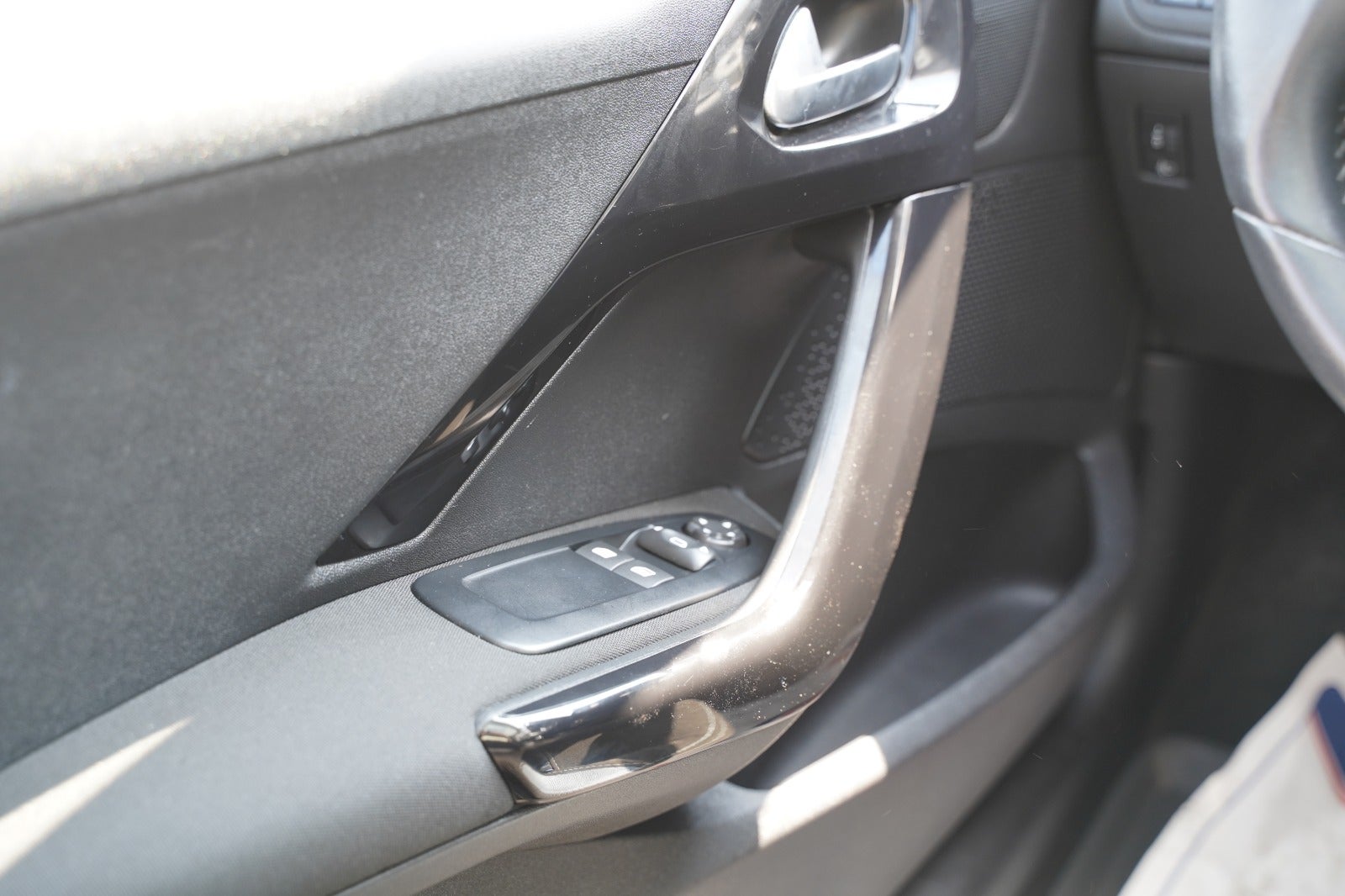 Billede af Peugeot 208 1,2 VTi 82 Supreme Sky