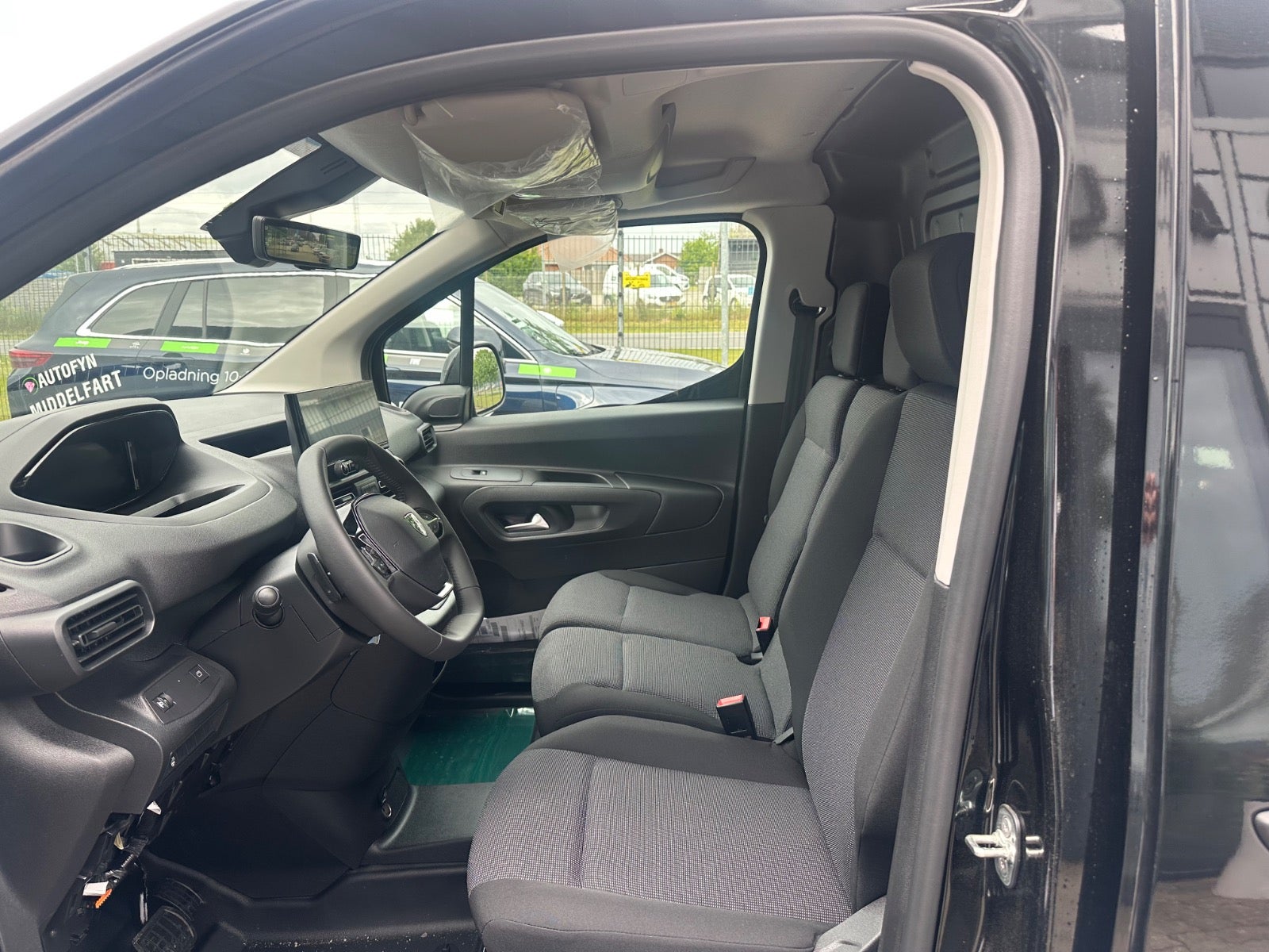 Peugeot Partner BlueHDi 130 L1V1 Plus EAT8 Van