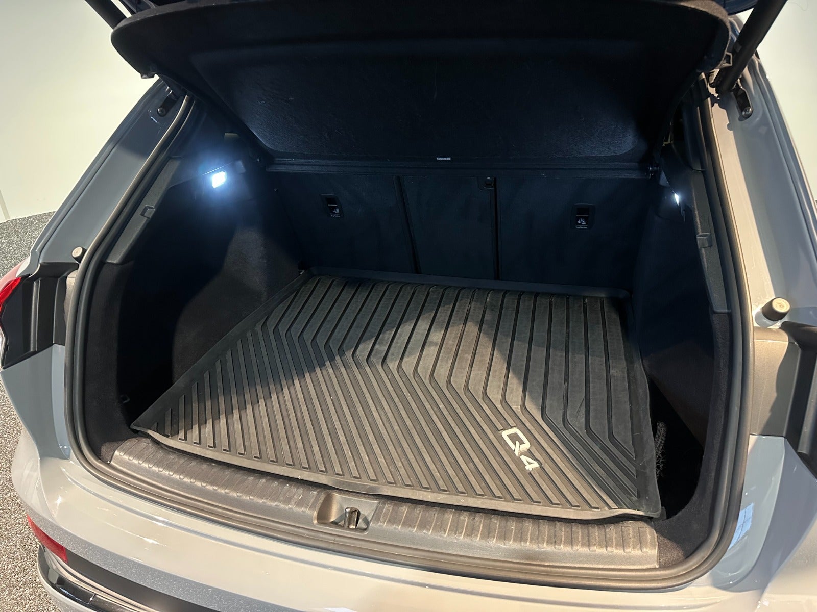Audi Q4 e-tron 50 S-line quattro 5d - 11