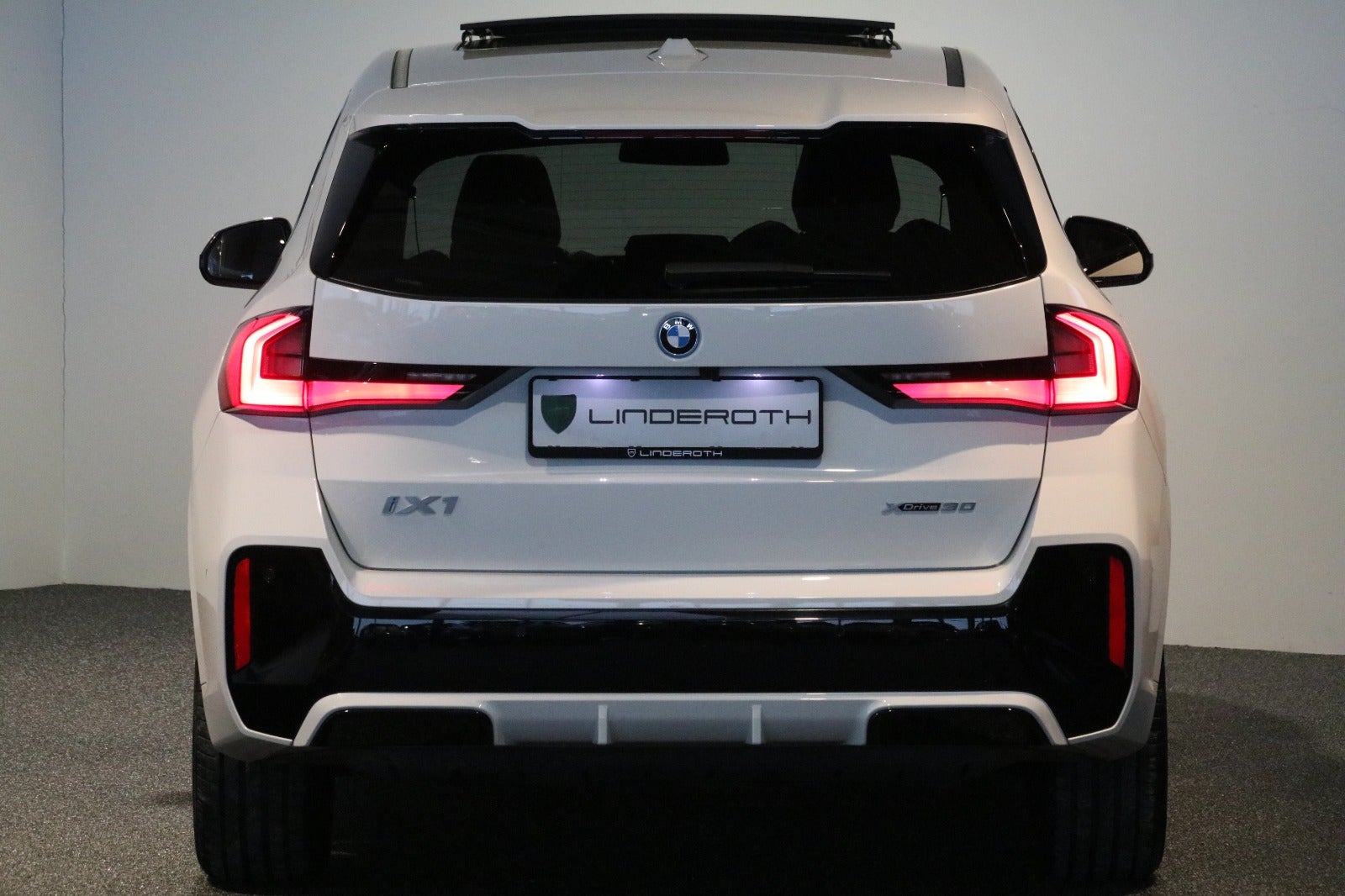 BMW iX1 xDrive30 M-Sport 5d - 4