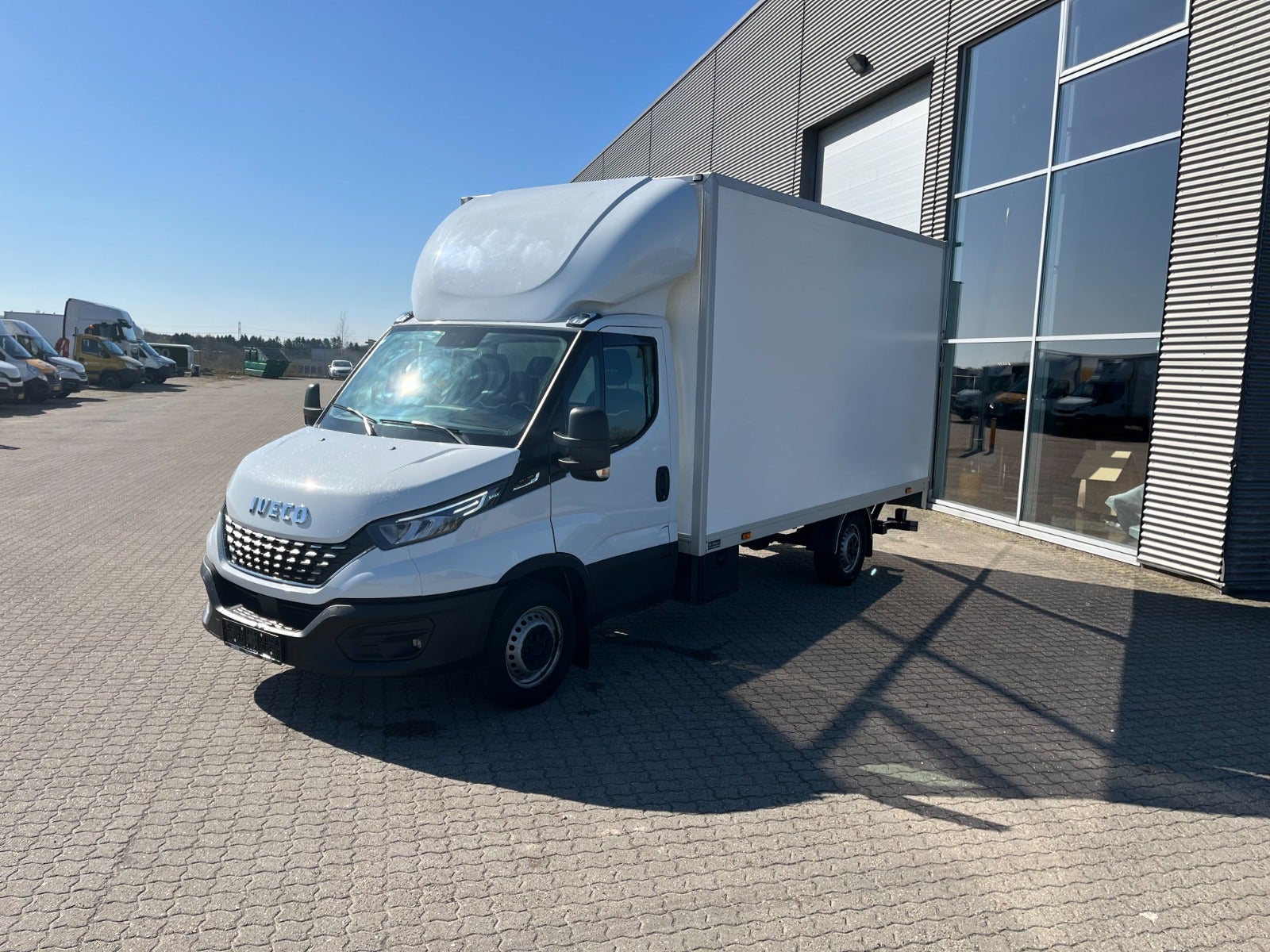 Billede af Iveco Daily 3,0 35S18 4100mm Box m/lift AG8
