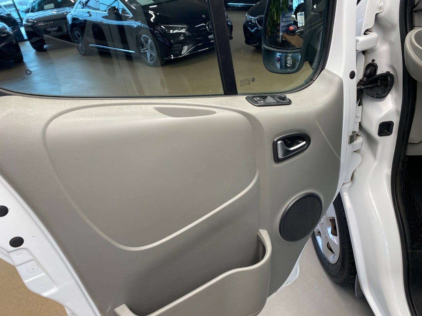 Billede af Renault Trafic T27 2,0 dCi 115 L1H1 Kombi