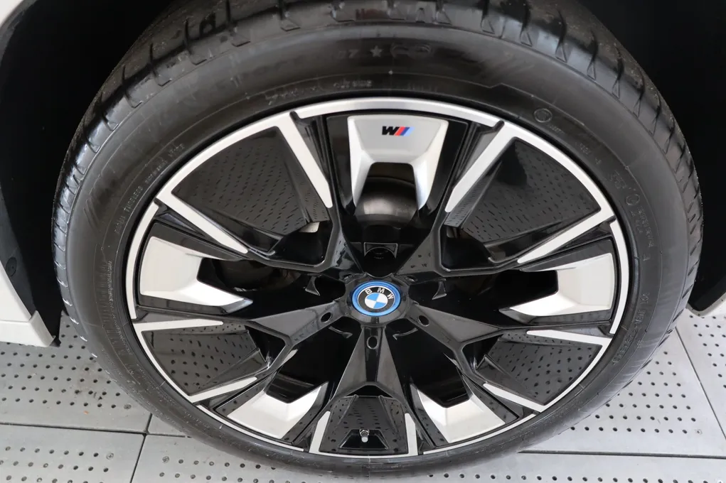 BMW iX3 Charged Plus M-Sport