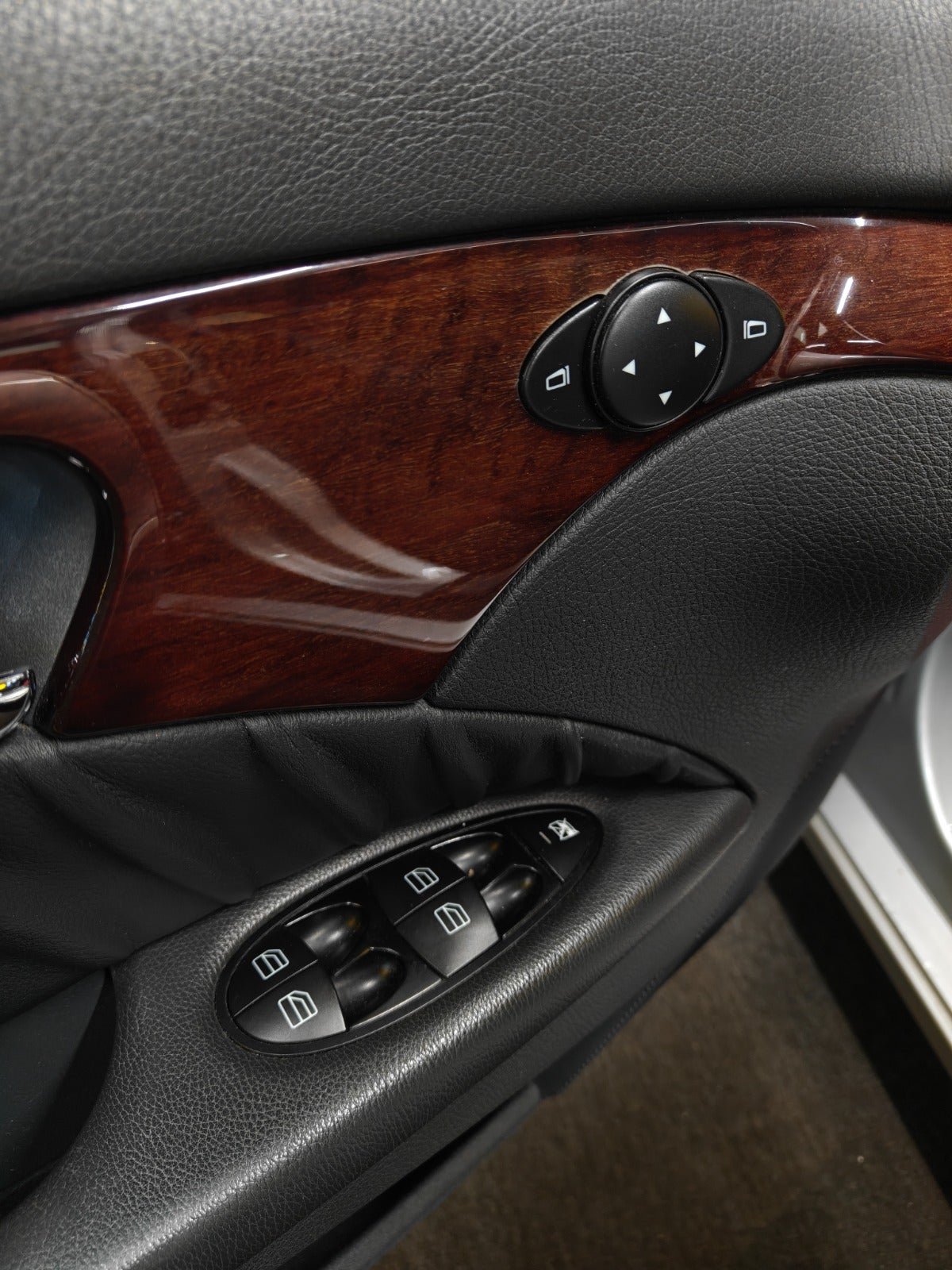 Billede af Mercedes E240 2,6 Classic