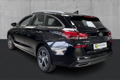 Hyundai i30 T-GDi Essential stc. Hyundai i30 T-GDi Essential stc. - 2