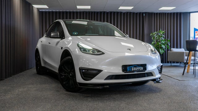 Tesla Model Y  Long Range AWD