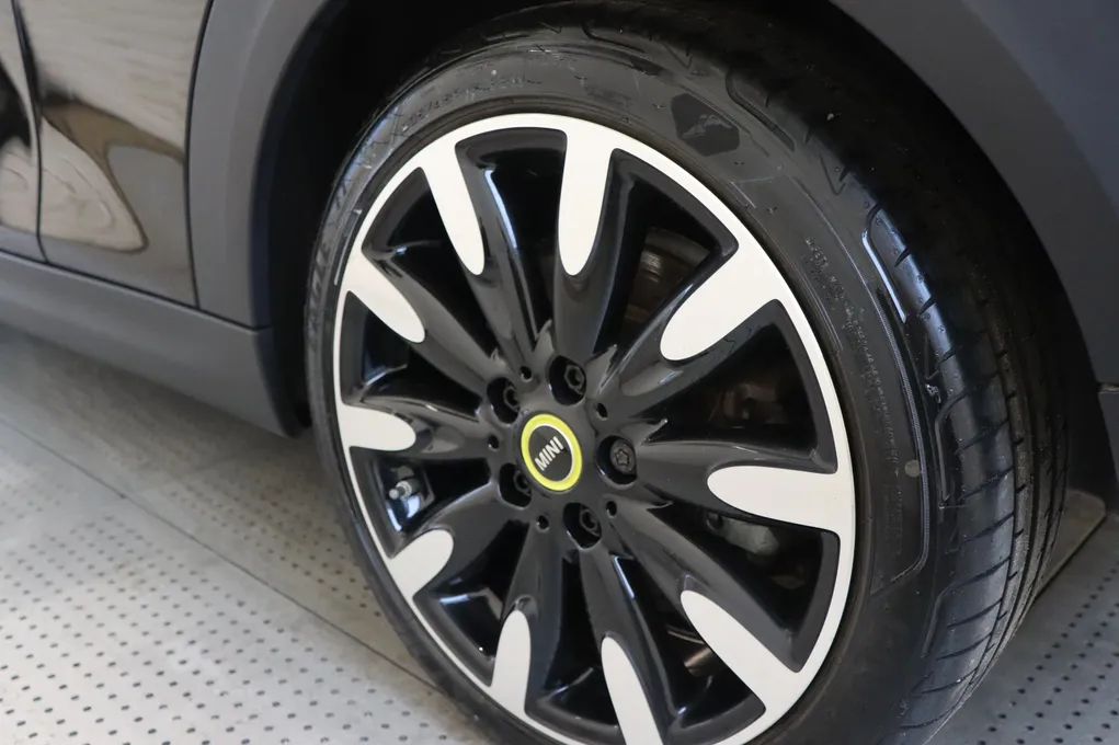 MINI Cooper SE Experience