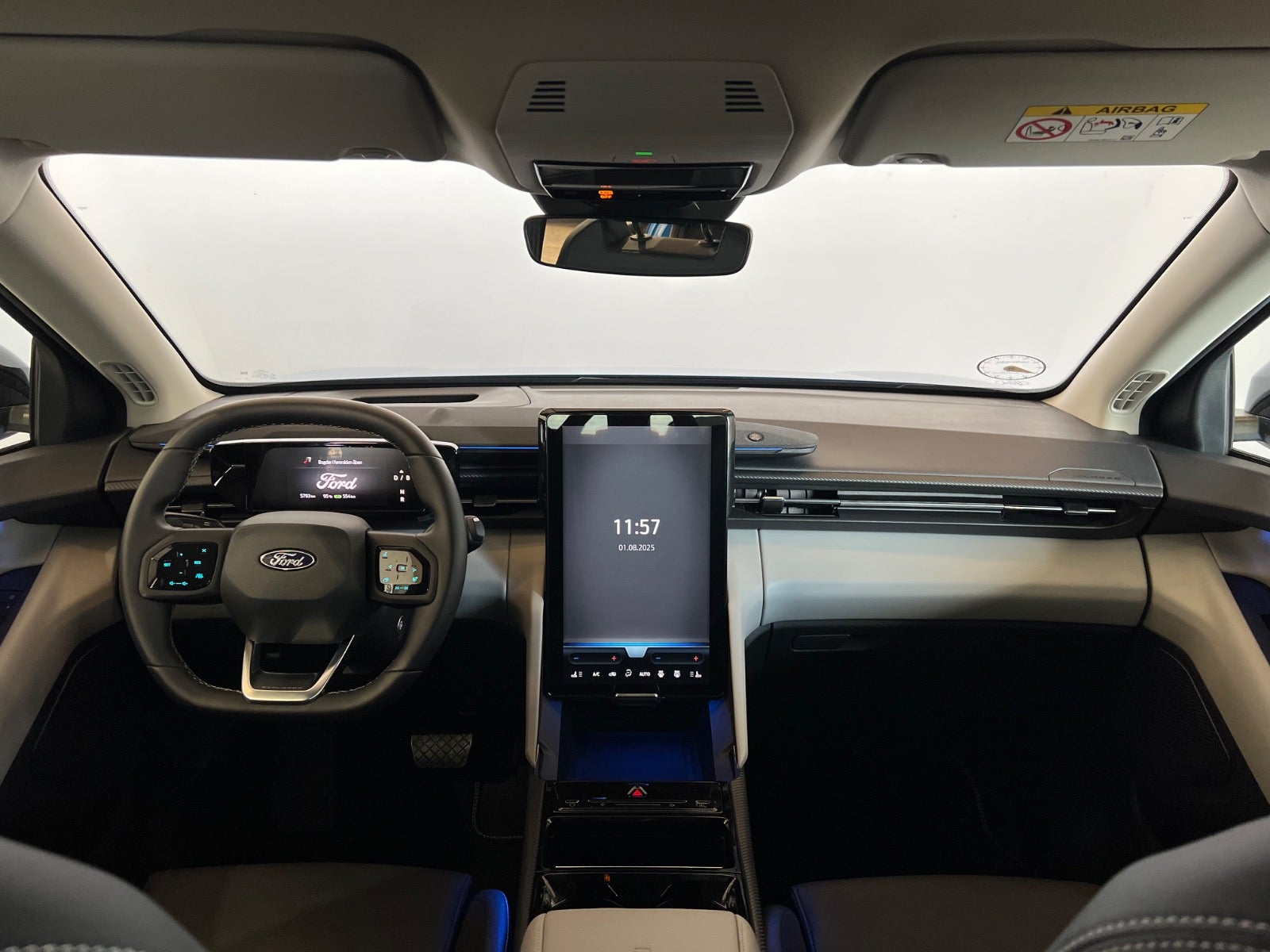 Ford Explorer Premium Extended Range AWD
